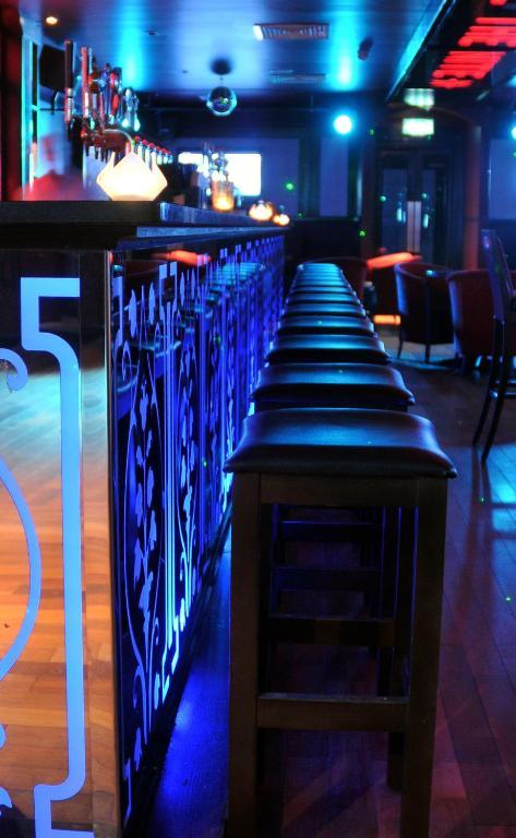 The Shirley Arms Hotel Каррикмакросс Экстерьер фото