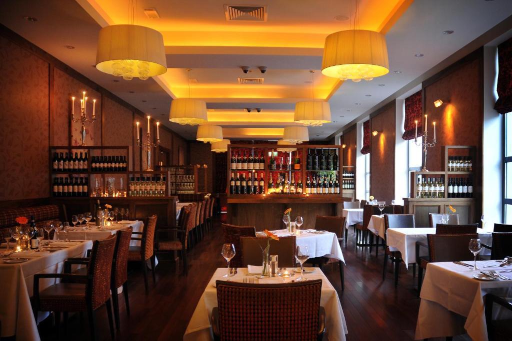 The Shirley Arms Hotel Каррикмакросс Экстерьер фото